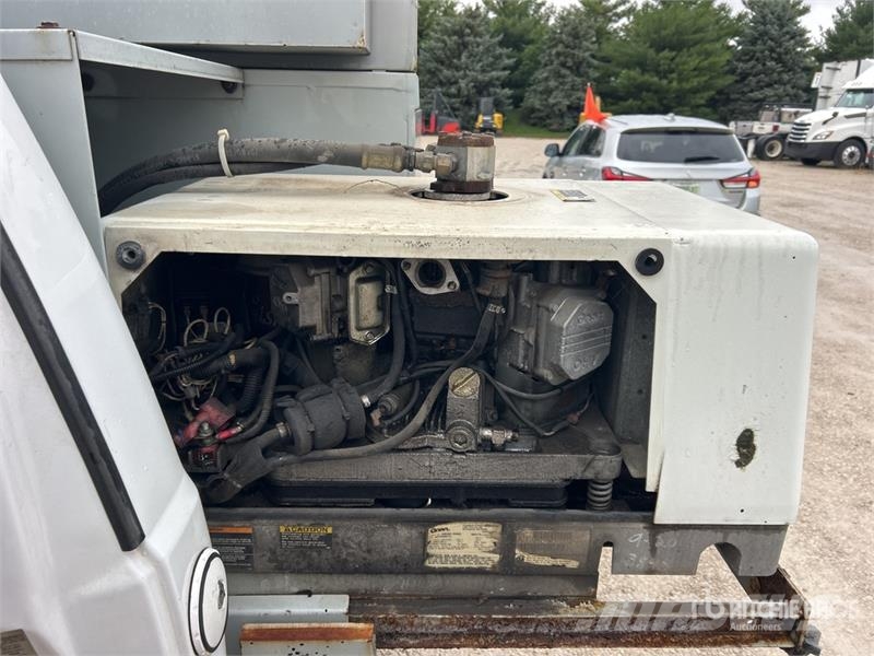 Ford F-450 Teherautóra szerelt emelők és állványok