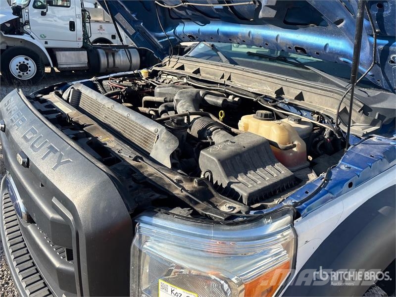 Ford F-450 Pritschenwagen/Pritschenwagen mit Seitenklappe