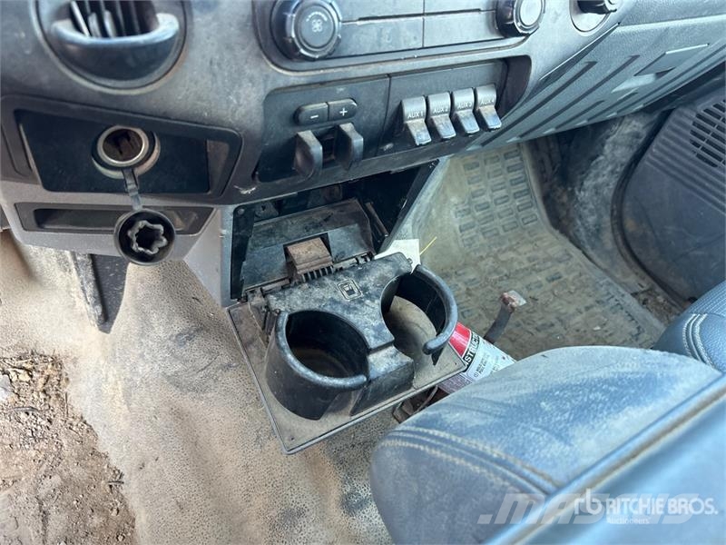 Ford F-450 Savivarčių priekabų vilkikai