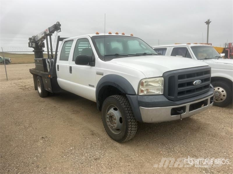 Ford F-450 Platós / Ponyvás teherautók