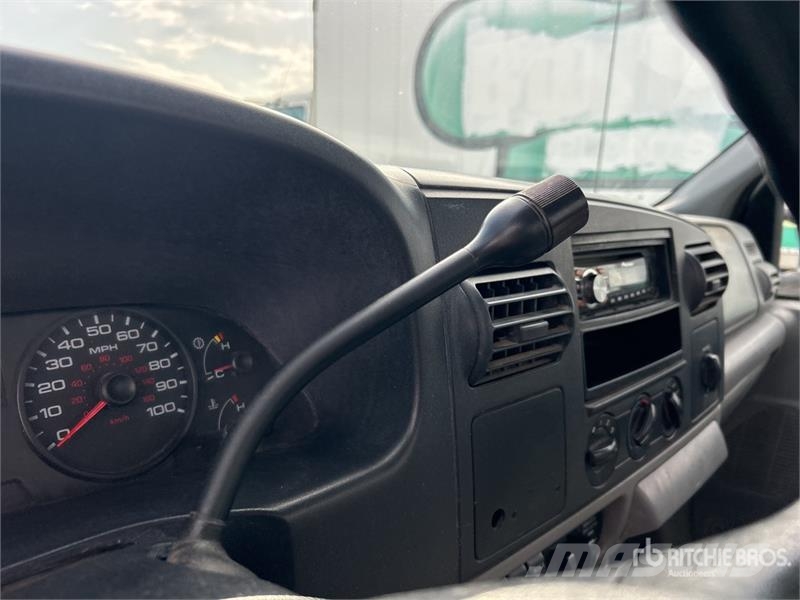 Ford F-450 Pritschenwagen/Pritschenwagen mit Seitenklappe