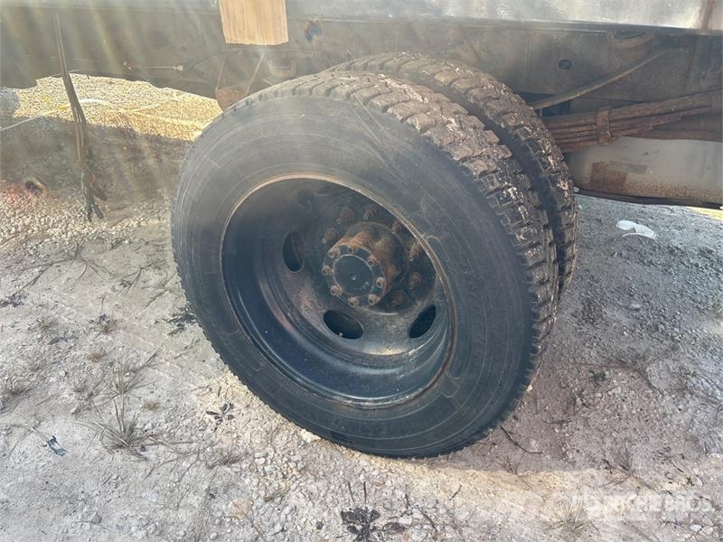 Ford F-450 Pritschenwagen/Pritschenwagen mit Seitenklappe