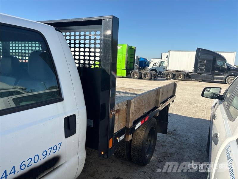 Ford F-450 Pritschenwagen/Pritschenwagen mit Seitenklappe