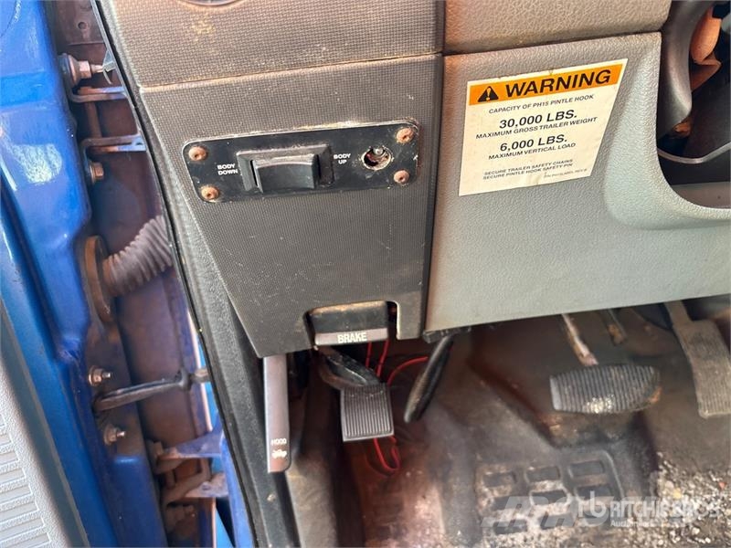 Ford F-450 Pritschenwagen/Pritschenwagen mit Seitenklappe