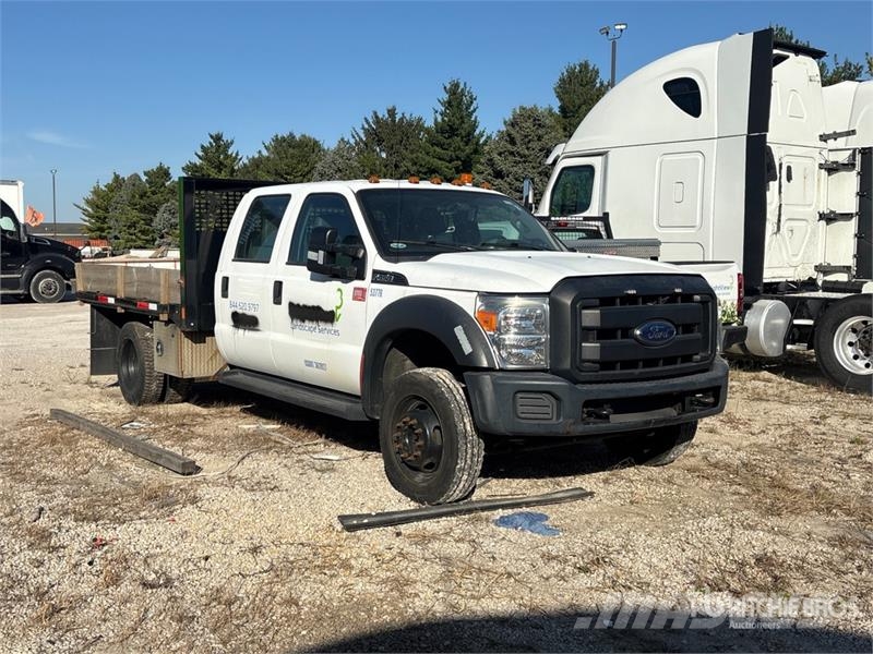 Ford F-450 Pritschenwagen/Pritschenwagen mit Seitenklappe