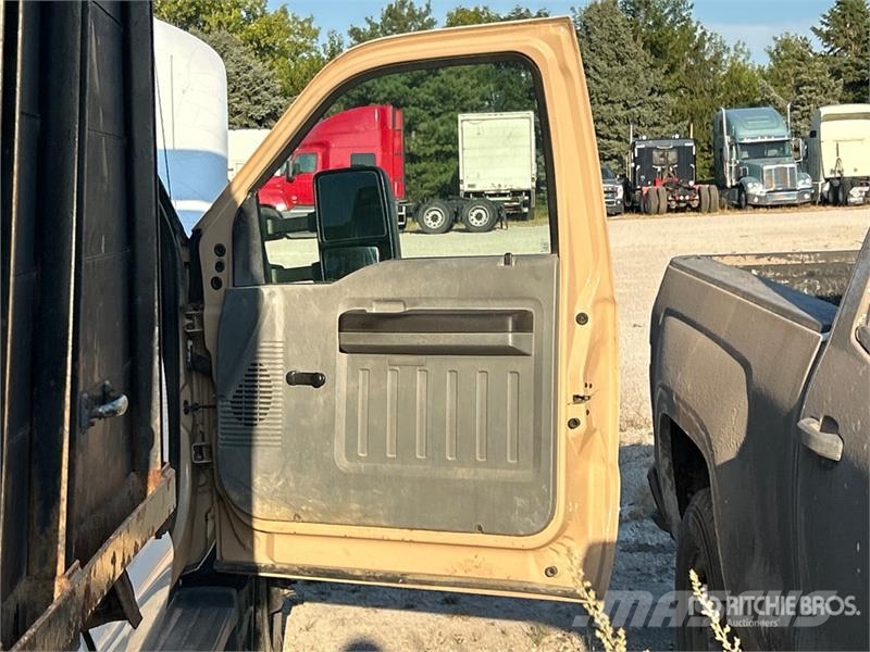 Ford F-450 Savivarčių priekabų vilkikai