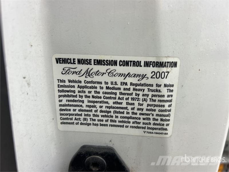 Ford F-450 Teherautóra szerelt emelők és állványok