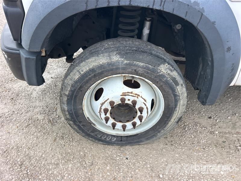 Ford F-450 Teherautóra szerelt emelők és állványok