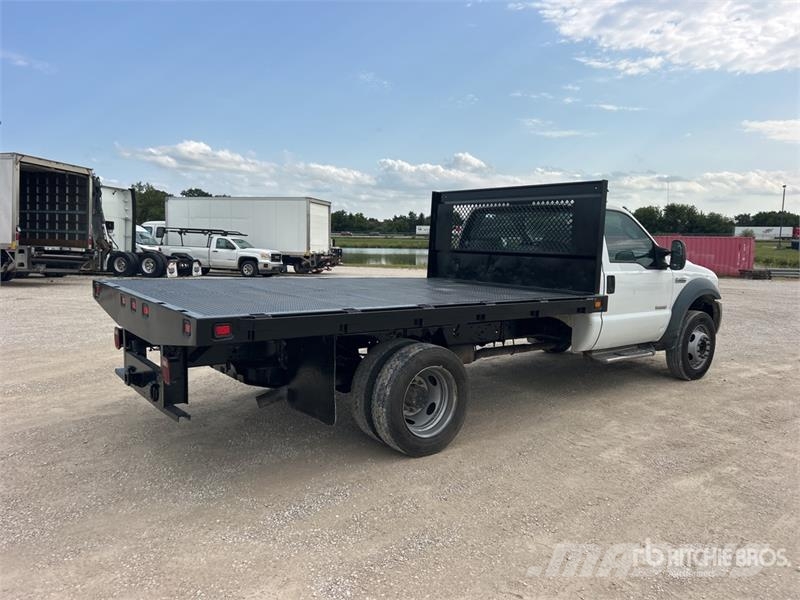 Ford F-450 Pritschenwagen/Pritschenwagen mit Seitenklappe