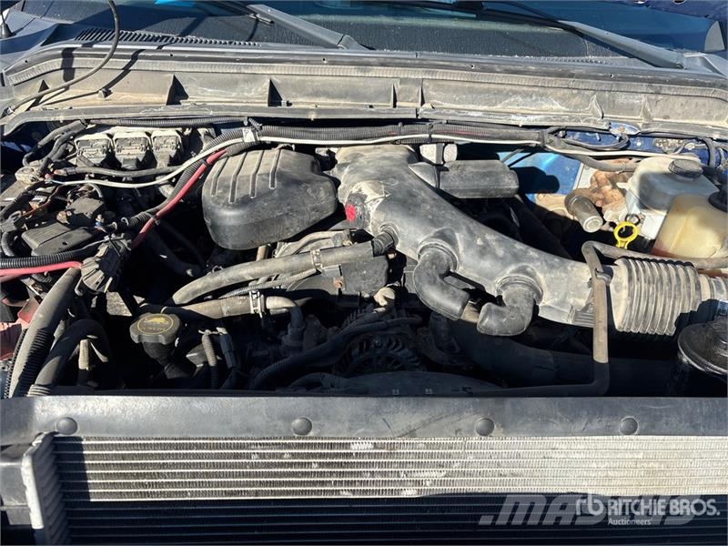 Ford F-450 Pritschenwagen/Pritschenwagen mit Seitenklappe