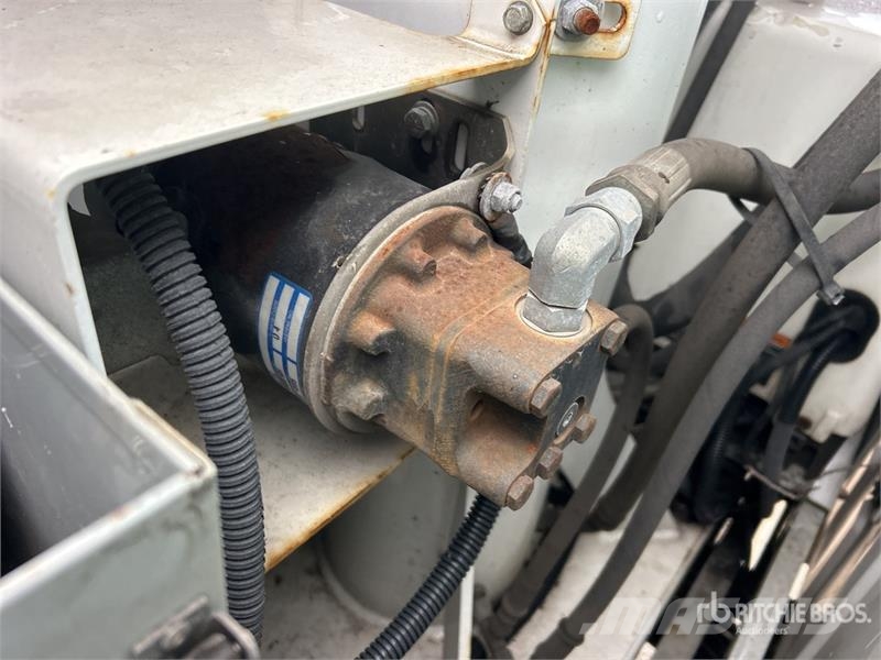 Ford F-450 Teherautóra szerelt emelők és állványok