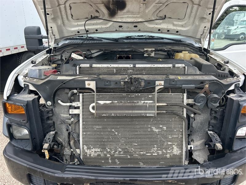 Ford F-450 Teherautóra szerelt emelők és állványok