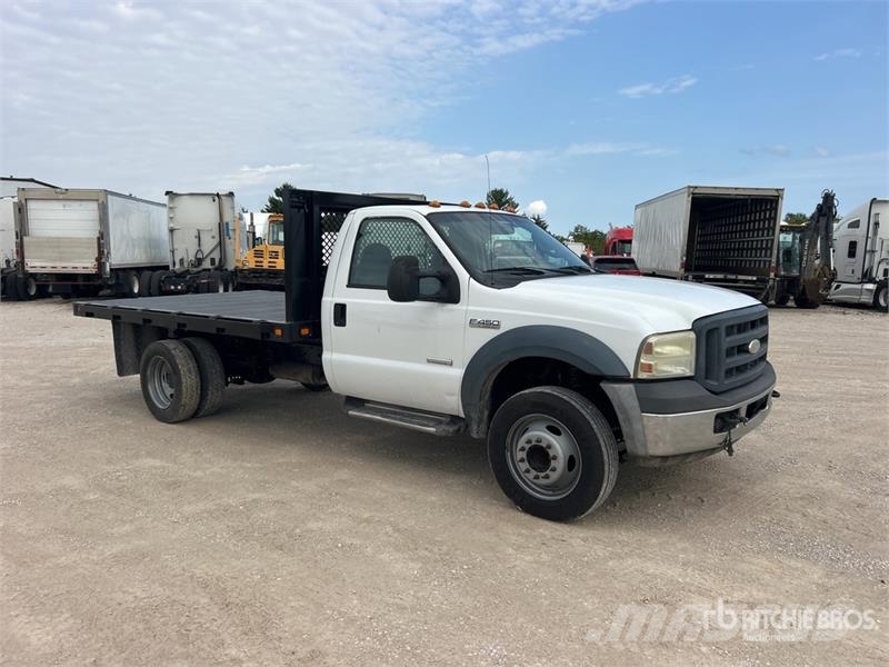 Ford F-450 Pritschenwagen/Pritschenwagen mit Seitenklappe