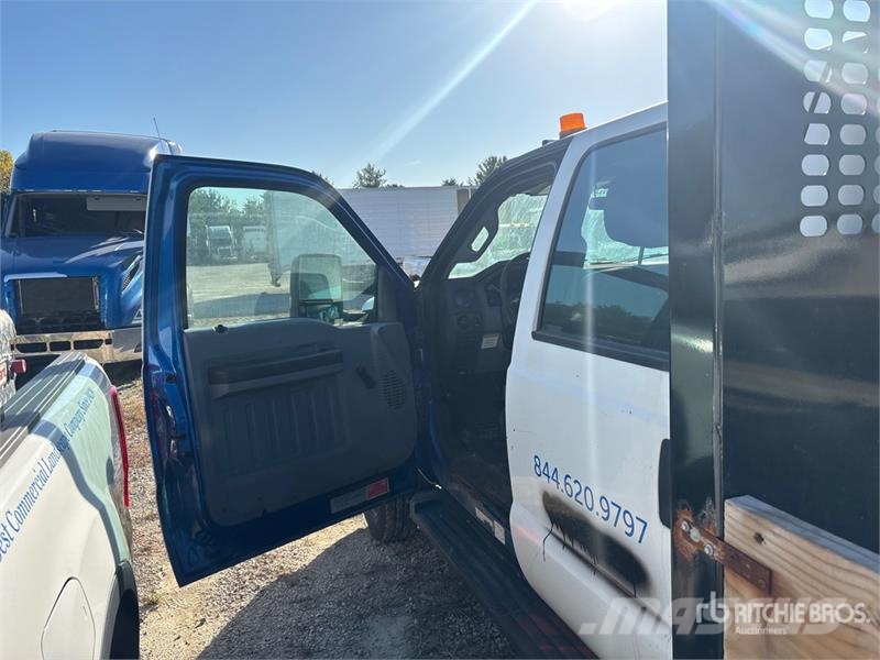 Ford F-450 Pritschenwagen/Pritschenwagen mit Seitenklappe