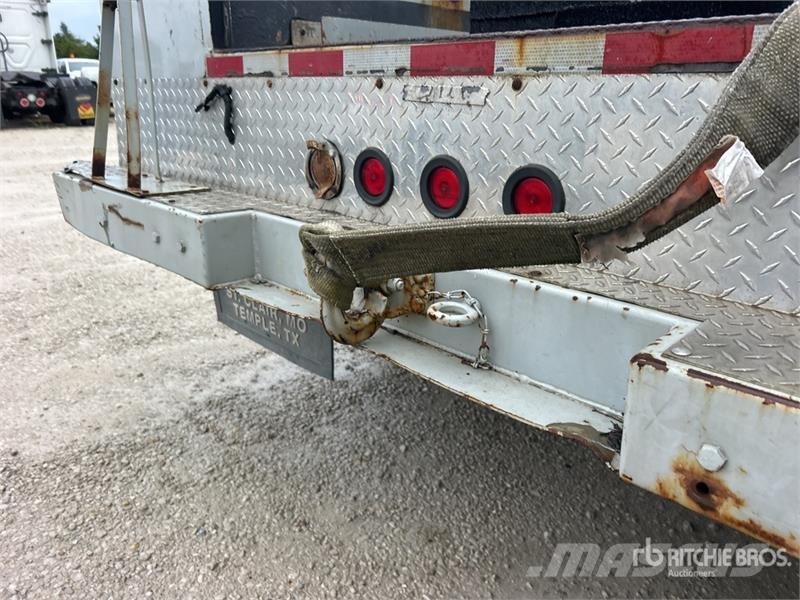 Ford F-450 Teherautóra szerelt emelők és állványok