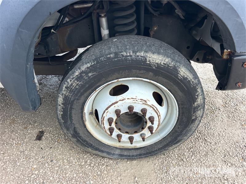 Ford F-450 Teherautóra szerelt emelők és állványok