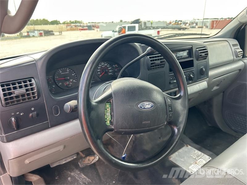 Ford F-450 Pritschenwagen/Pritschenwagen mit Seitenklappe
