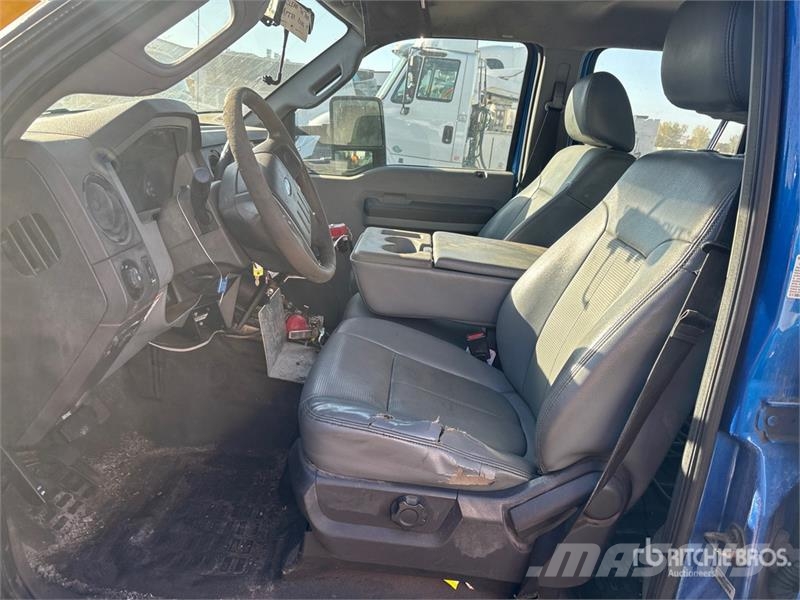 Ford F-450 Pritschenwagen/Pritschenwagen mit Seitenklappe