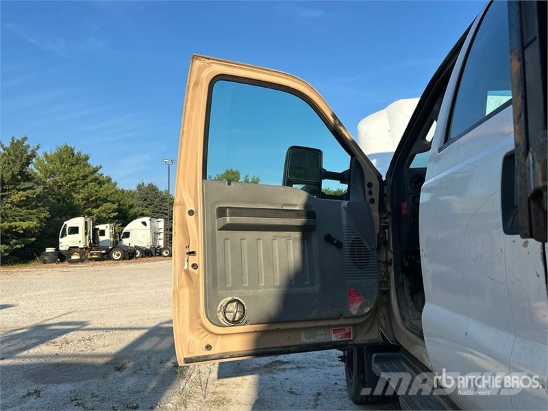 Ford F-450 Savivarčių priekabų vilkikai