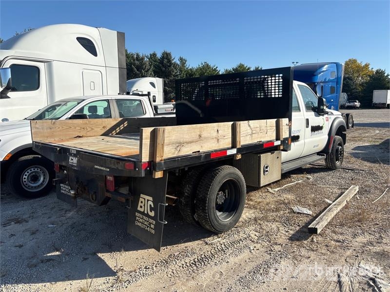 Ford F-450 Pritschenwagen/Pritschenwagen mit Seitenklappe