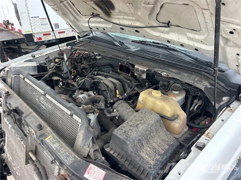 Ford F-450 Teherautóra szerelt emelők és állványok
