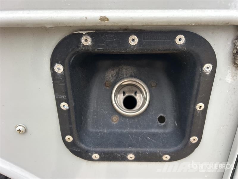 Ford F-450 Teherautóra szerelt emelők és állványok