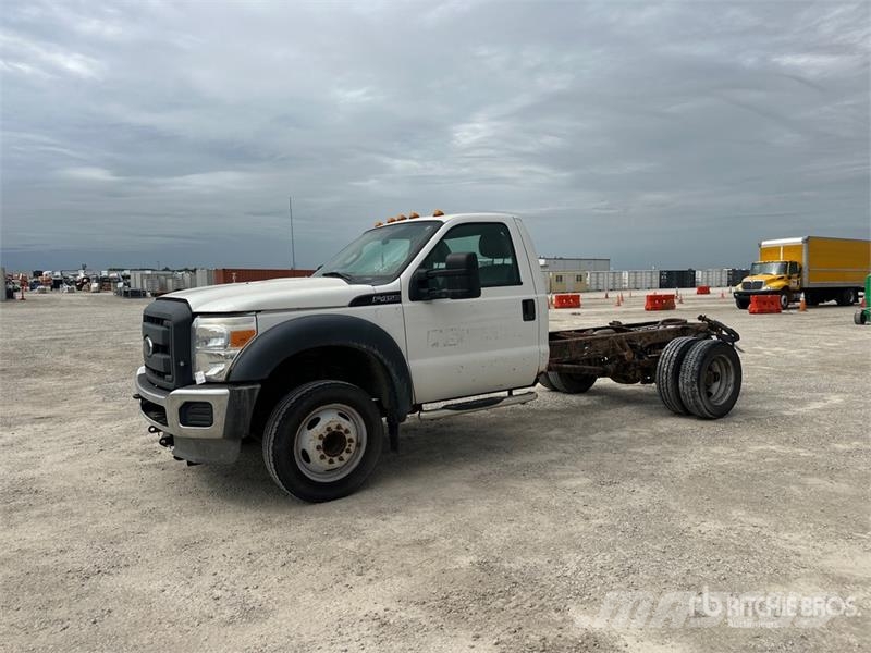 Ford F-450 4x2 Cab and Chassis Kabiny a interiér