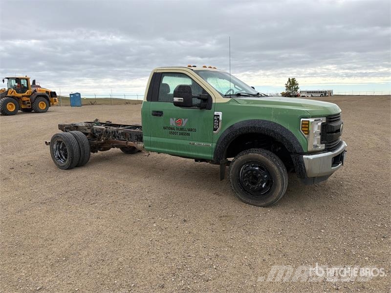 Ford F-450 4x2 Cab and Chassis Kabine i unutrašnjost