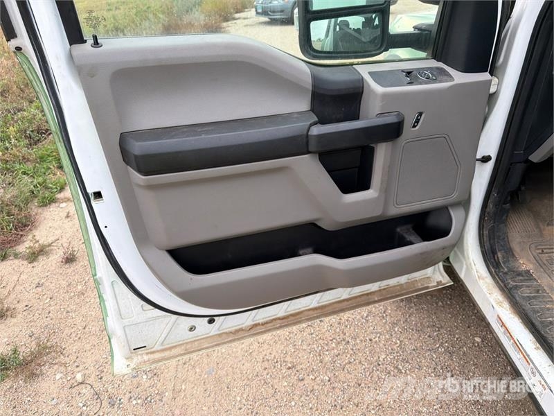 Ford F-450 4x2 Cab and Chassis Kabine i unutrašnjost