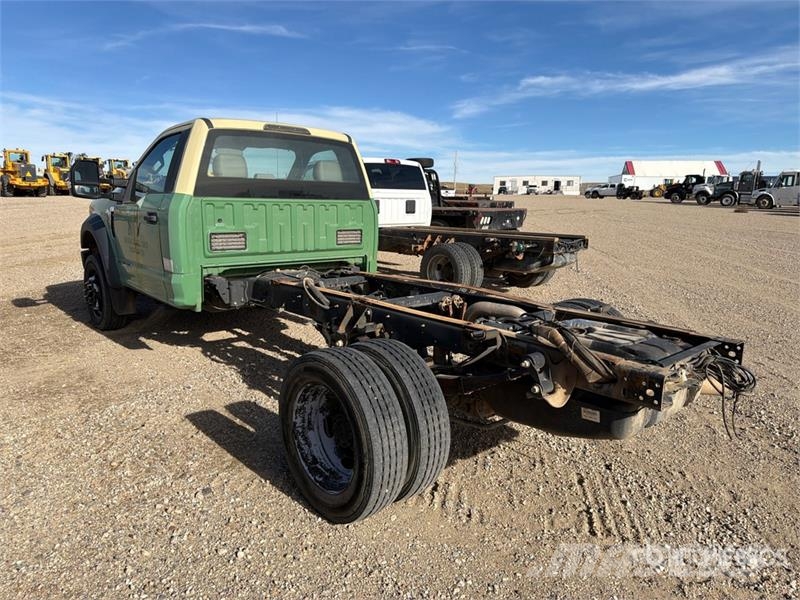 Ford F-450 4x2 Cab and Chassis Kabíny a interiér