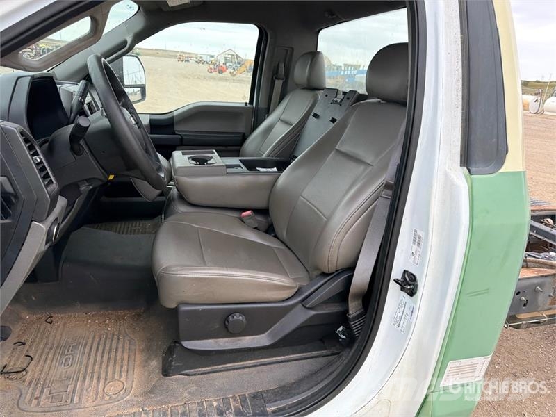 Ford F-450 4x2 Cab and Chassis Kabine i unutrašnjost
