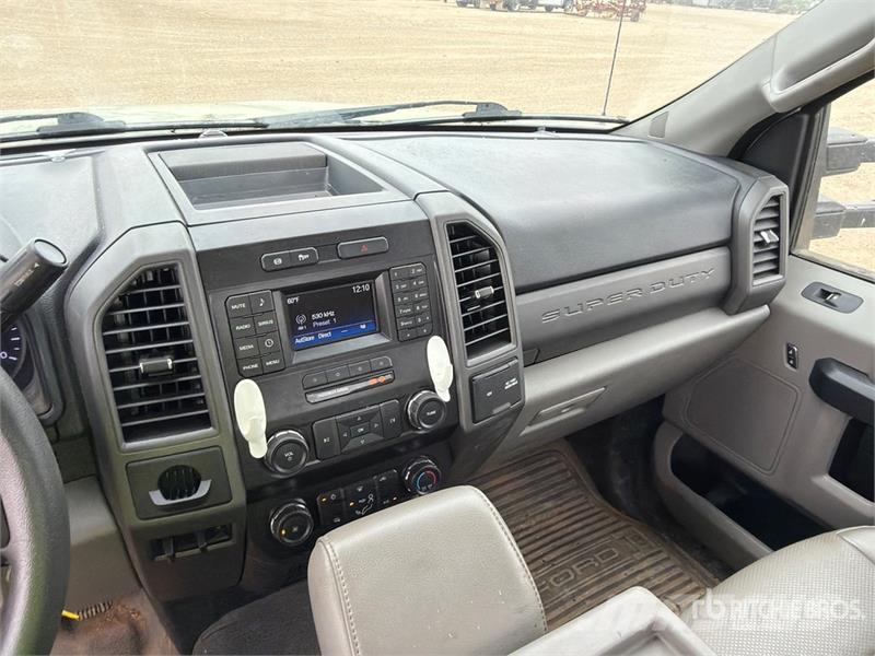 Ford F-450 4x2 Cab and Chassis Kabine i unutrašnjost