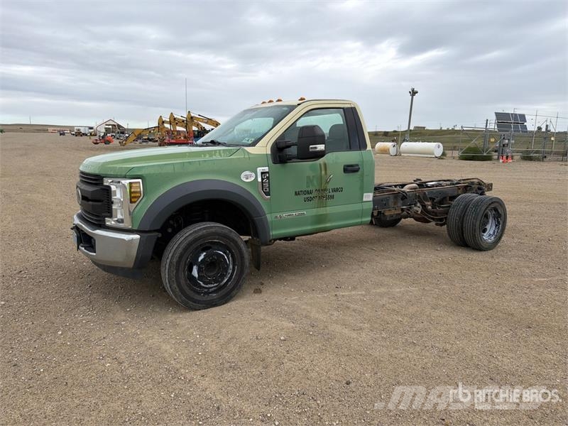 Ford F-450 4x2 Cab and Chassis Kabine i unutrašnjost