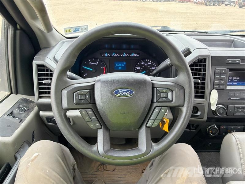 Ford F-450 4x2 Cab and Chassis Kabine i unutrašnjost