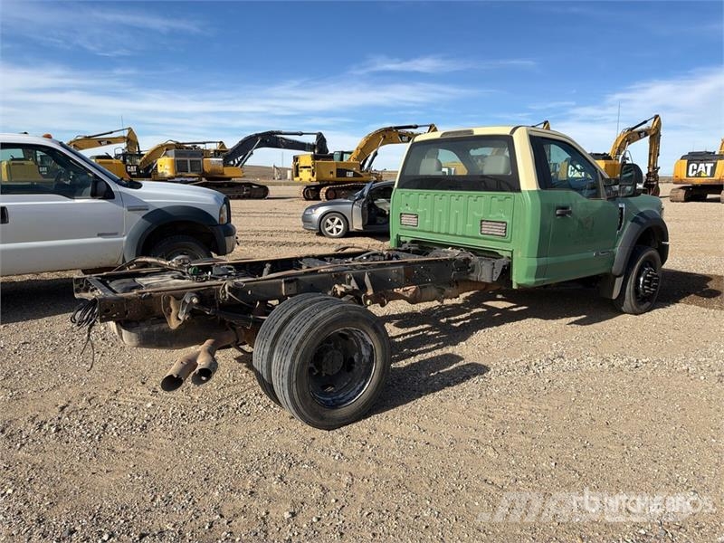 Ford F-450 4x2 Cab and Chassis Kabíny a interiér