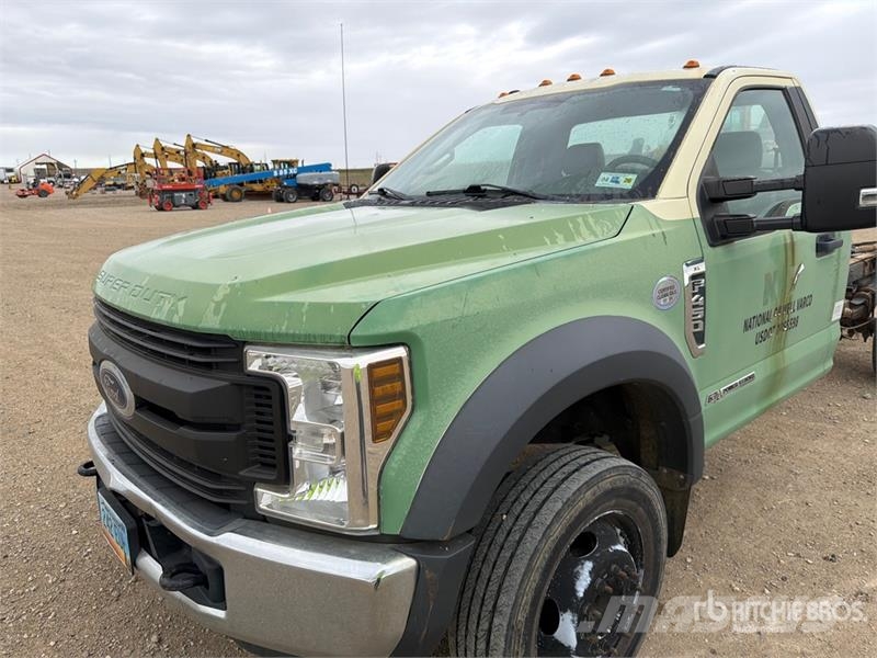 Ford F-450 4x2 Cab and Chassis Kabine i unutrašnjost