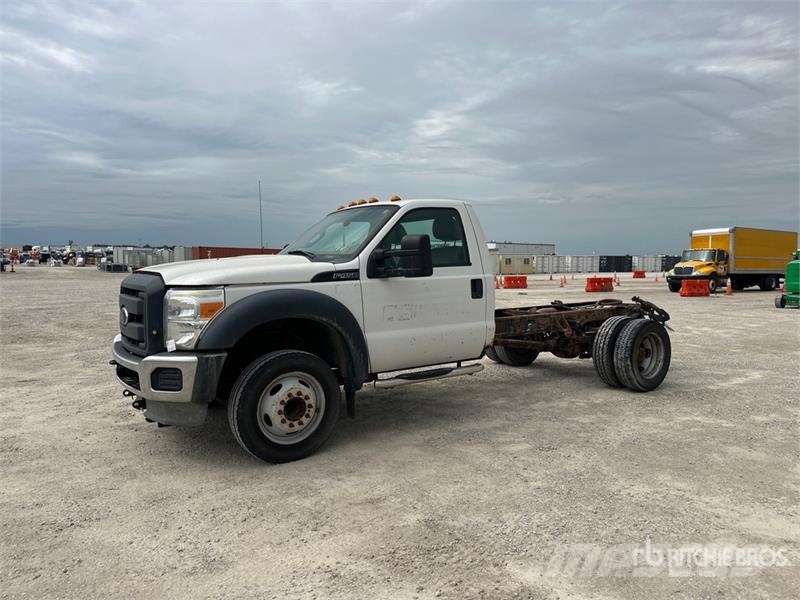 Ford F-450 4x2 Cab and Chassis Kabiny a interiér