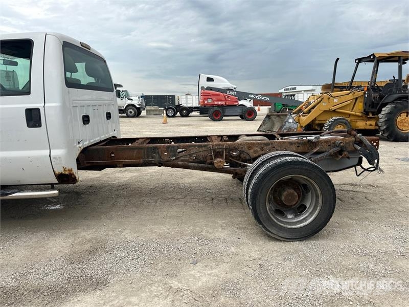 Ford F-450 4x2 Cab and Chassis Kabiny a interiér