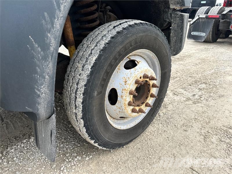 Ford F-450 4x2 Cab and Chassis Kabiny a interiér