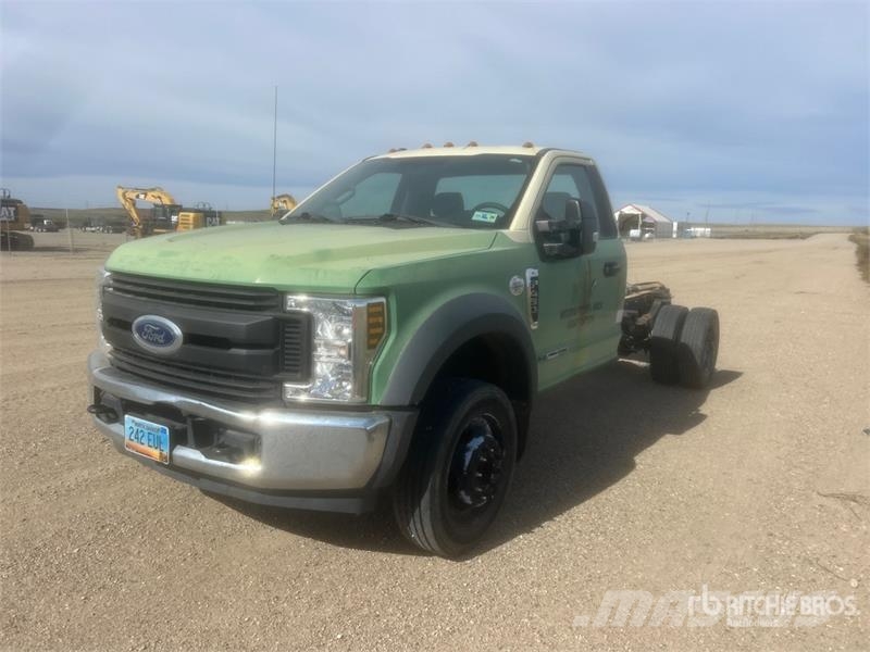 Ford F-450 4x2 Cab and Chassis Kabiner og interiør