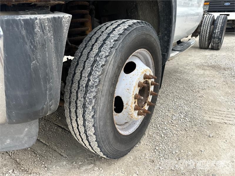 Ford F-450 4x2 Cab and Chassis Kabiny a interiér