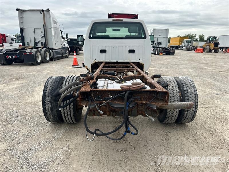 Ford F-450 4x2 Cab and Chassis Kabiny a interiér