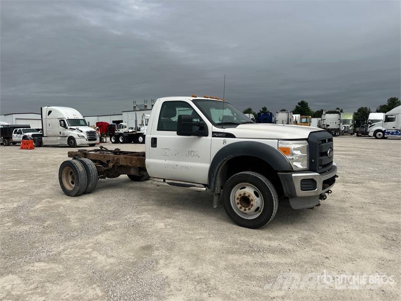 Ford F-450 4x2 Cab and Chassis Kabiny a interiér