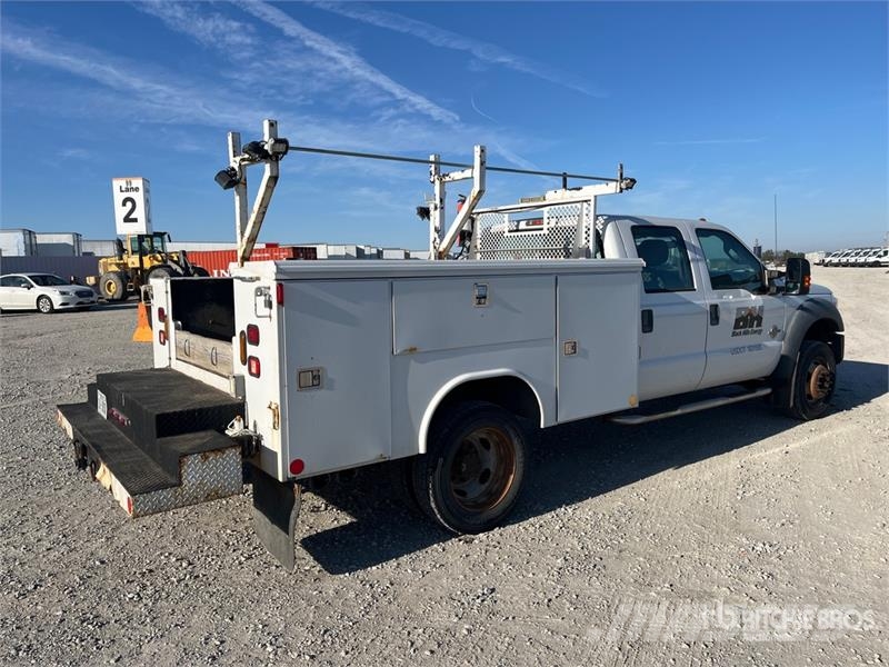 Ford F-450 4x4 Crew Cab Cab and Chassis Cabines