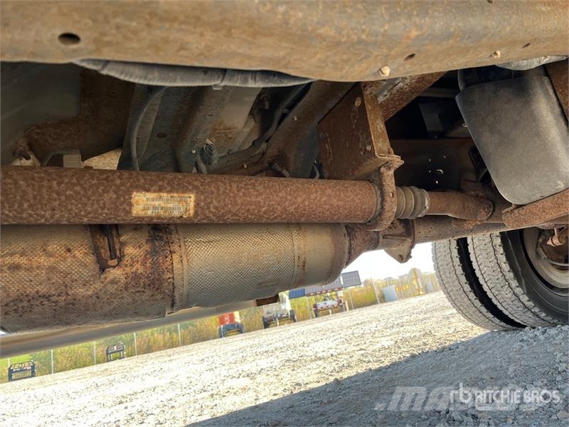 Ford F-450 4x4 Crew Cab Cab and Chassis Cabines
