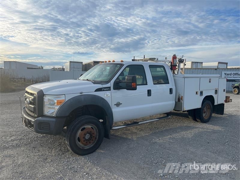 Ford F-450 4x4 Crew Cab Utility Truck Furgonetas caja abierta