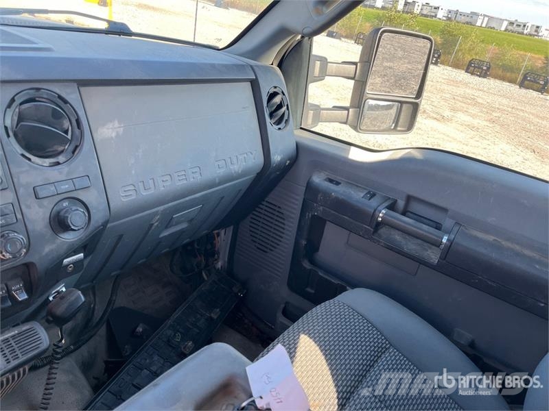Ford F-450 4x4 Crew Cab Cab and Chassis Cabines