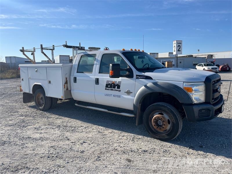 Ford F-450 4x4 Crew Cab Cab and Chassis Cabines