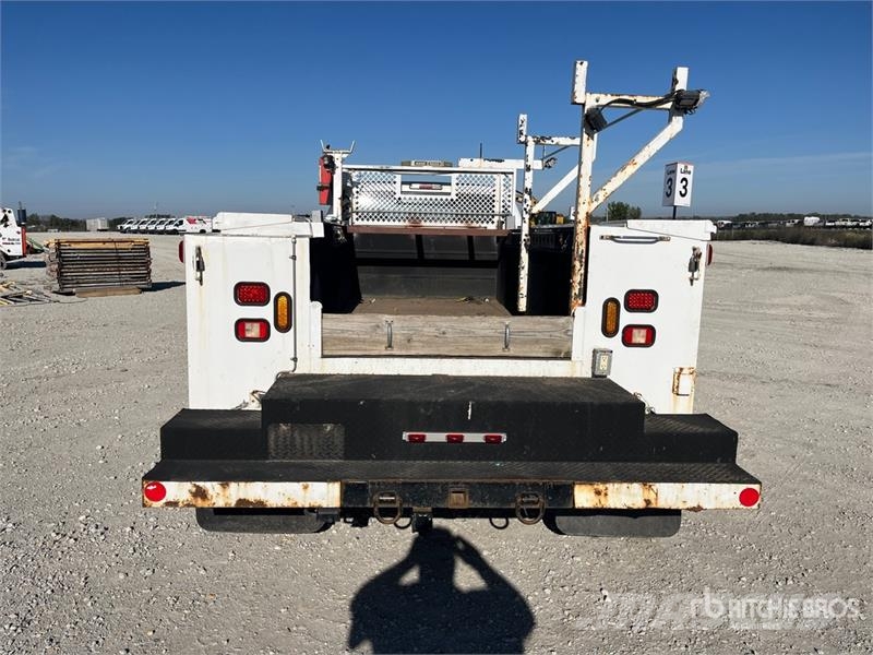 Ford F-450 4x4 Crew Cab Cab and Chassis Cabines