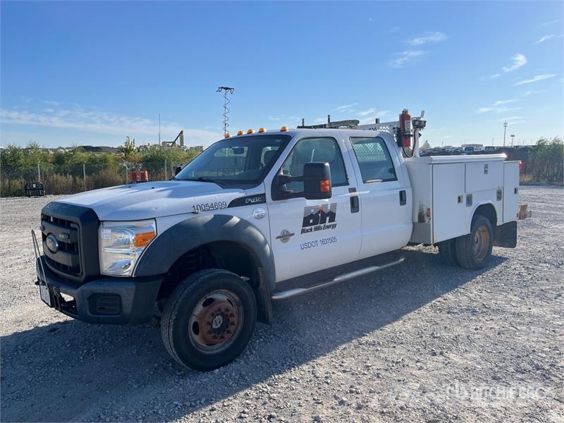 Ford F-450 4x4 Crew Cab Cab and Chassis Cabines